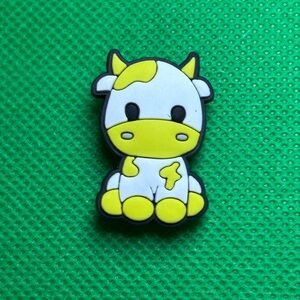 🌼 (5/$10 or 10/$15) NEW “Cows” 🎀 Croc Charm Collection Yellow Cow